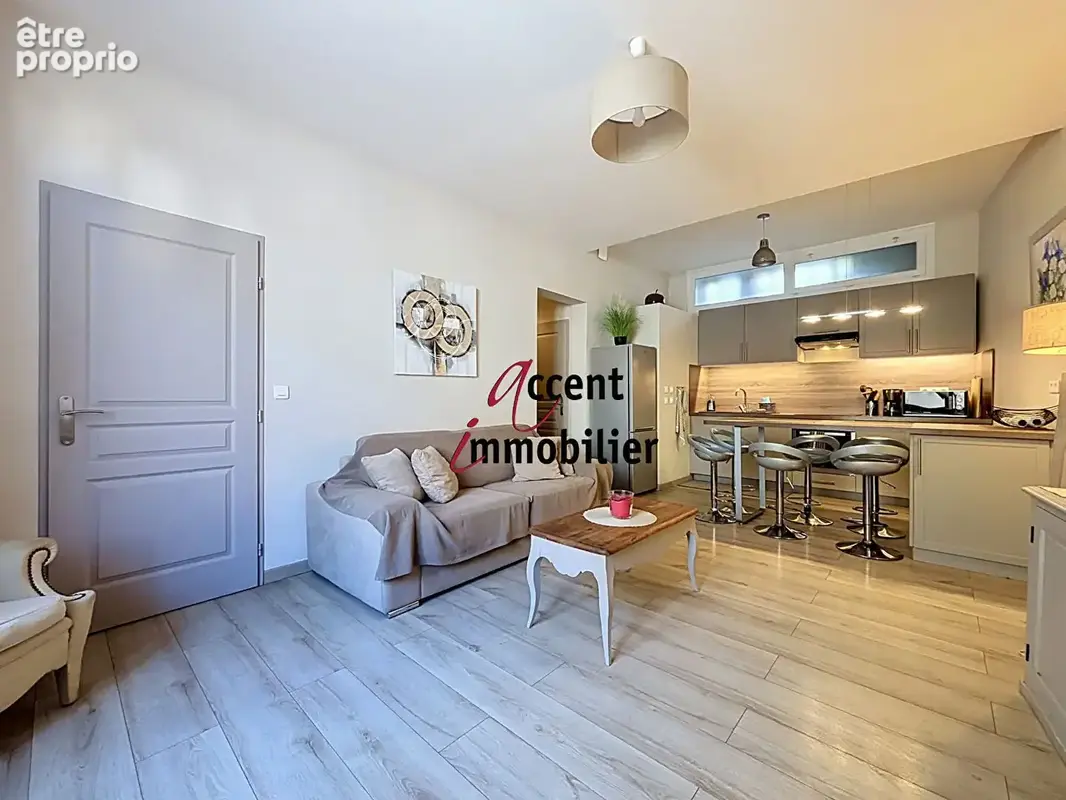 Coup de coeur assuré pour ce magnifique T2 bis de 53 m² entièrement rénové et vendu meublé ! - photo 1