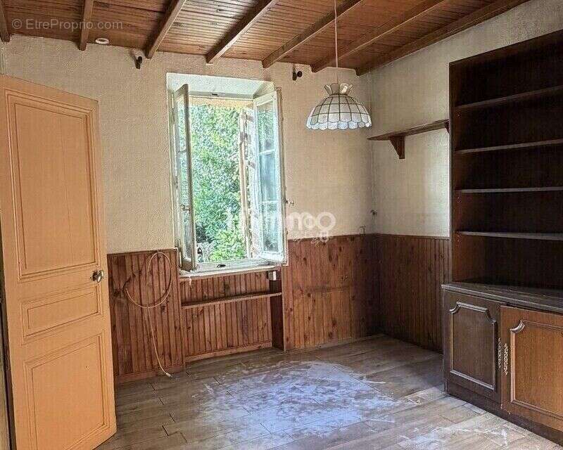 Maison de 101m2 à rénover sur sa parcelle de 500m2 - St Menet 13 - photo 16