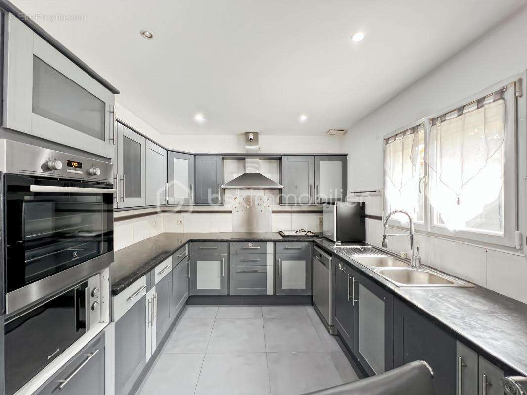 Maison à LIMEIL-BREVANNES