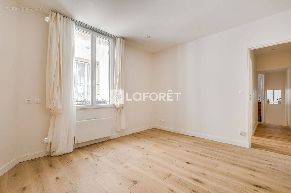 Appartement à PARIS-14E