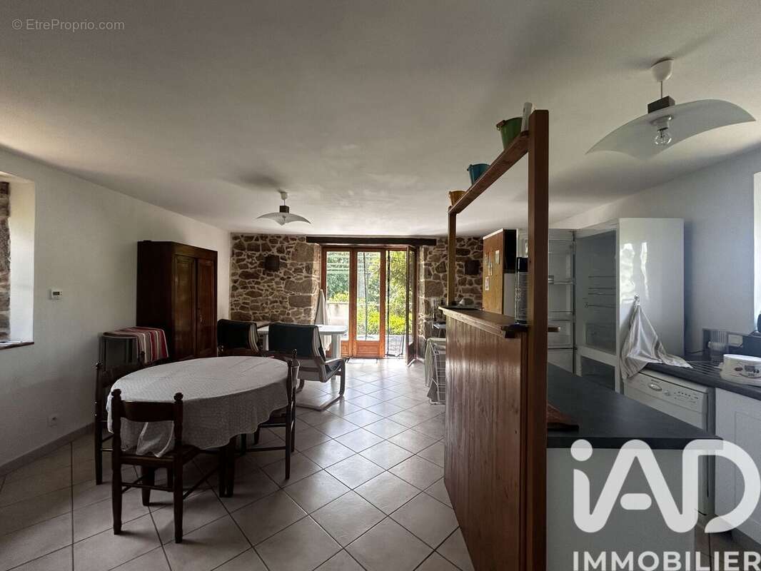 Maison 113 m² à Calvinet  - photo 7