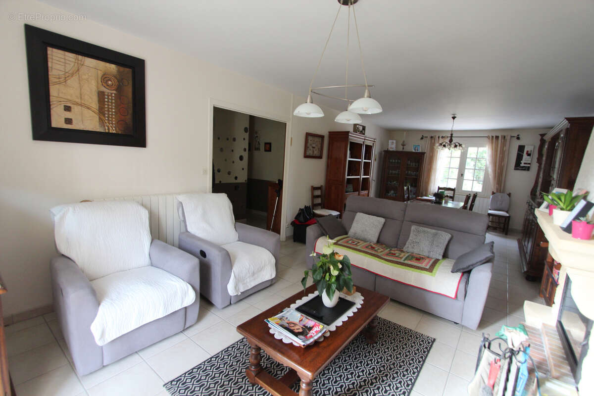 Maison à SAINT-MARTIN-DE-BERNEGOUE