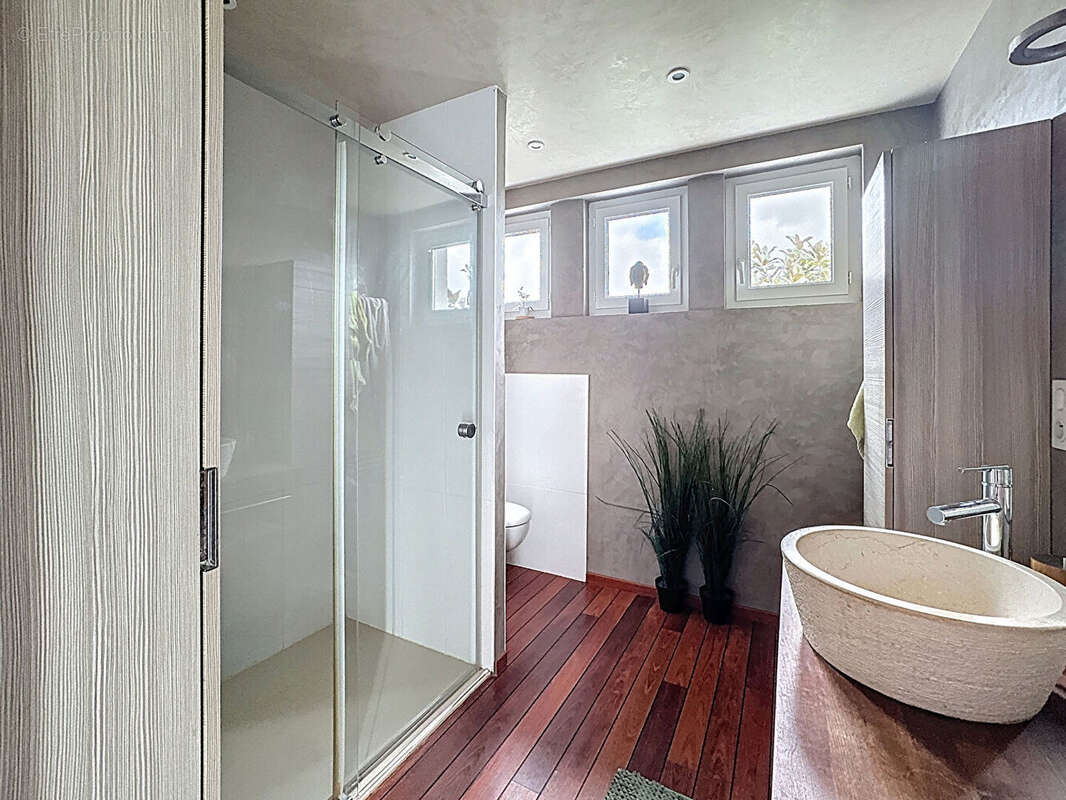 Maison d'Exception à Deux Pas de la Plage des Sables d'Or ! Confort et Luxe au Coeur d'un Cadre Idéal" - photo 13