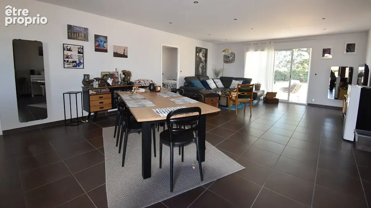 Pavillon plain-pied à vendre à Bellerive-Sur-Allier, secteur Vichy, 4 chambres et bureau. - photo 4
