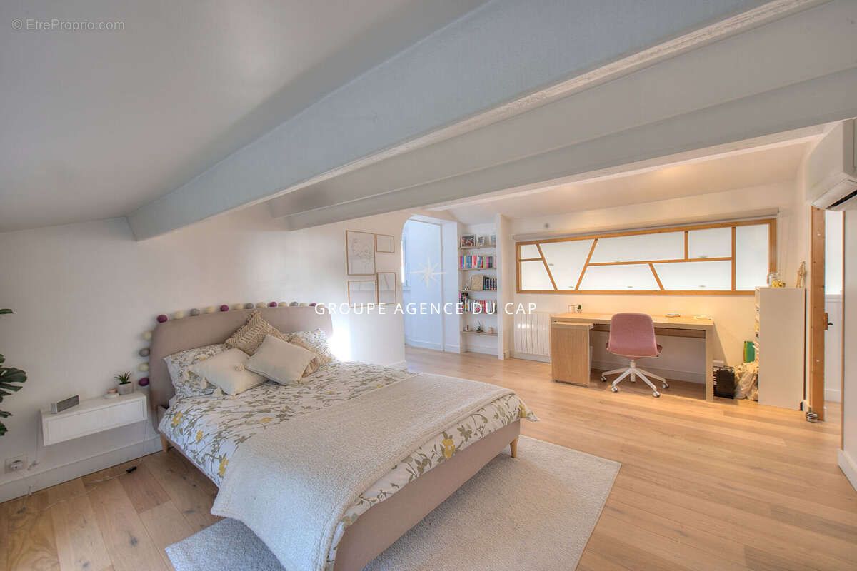 EXCLUSIVITÉ ! Fréjus Valescure, VILLA 7 pièces, 4 chambres, bureau, piscine, terrain de 1980m² - photo 12