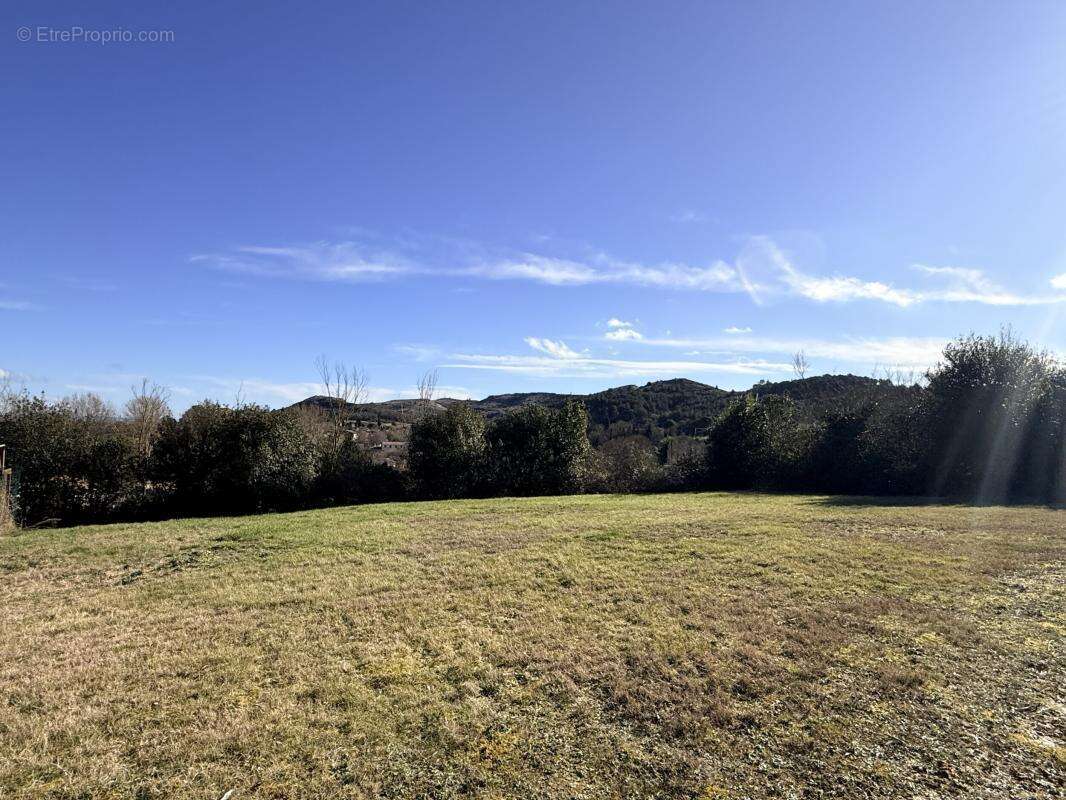 Terrain constructible - VILLENEUVE-LA-COMPTAL - photo 3