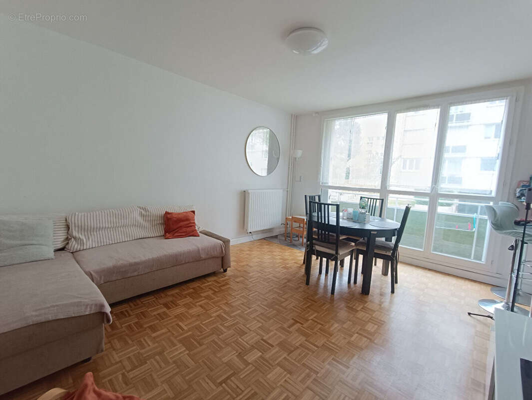 Appartement à FONTENAY-LE-FLEURY