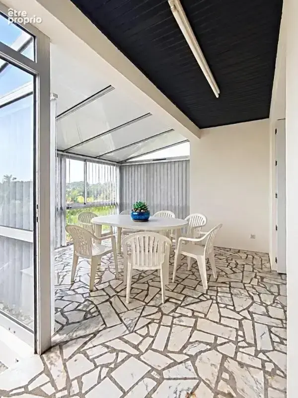 Maison familiale à St Antoine du rocher avec sous-sol complet et grand atelier - photo 8