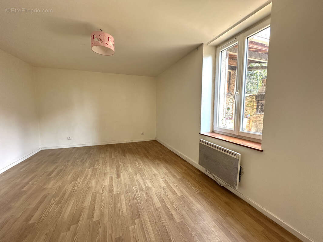 Appartement à THURINS