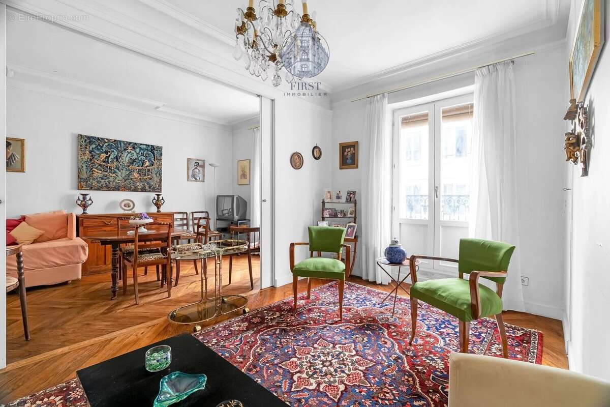 Appartement à PARIS-16E