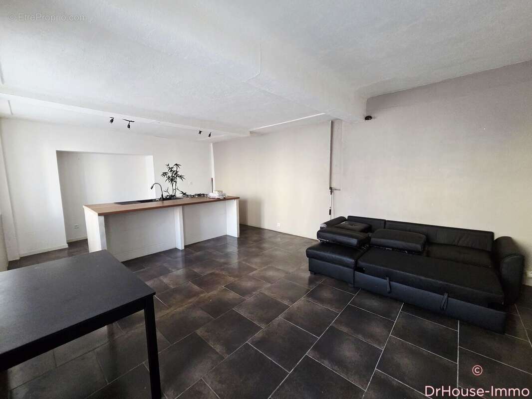 Maison à OUVEILLAN
