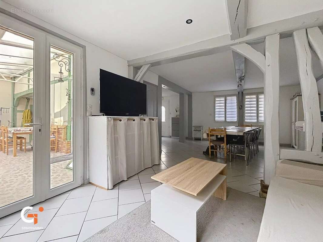 Maison de ville avec annexes - photo 5