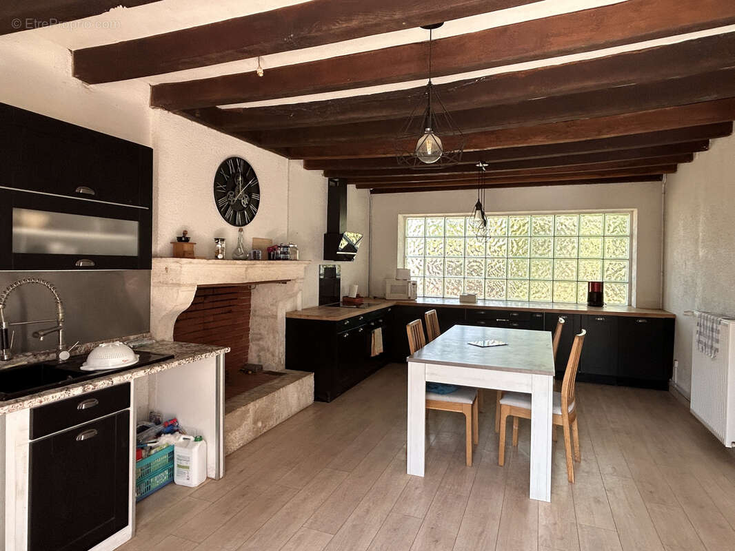 A VENDRE Longère 5 pièces avec piscine et jardin à Prissac - photo 3