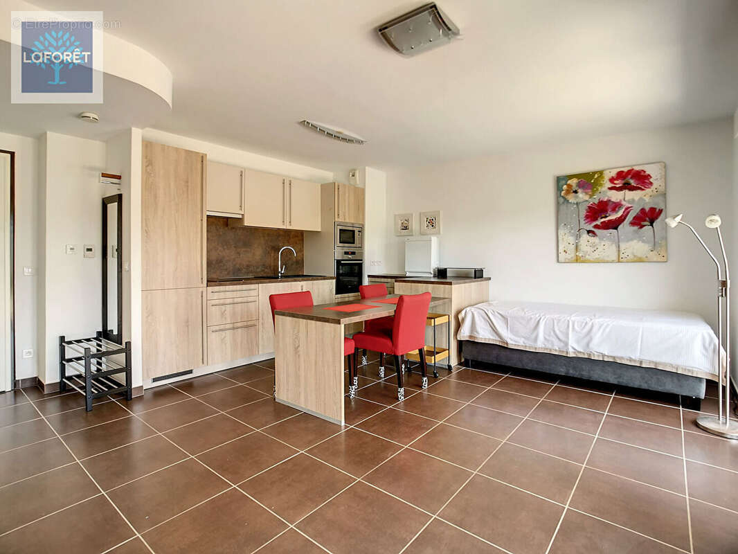 Appartement à VALLAURIS