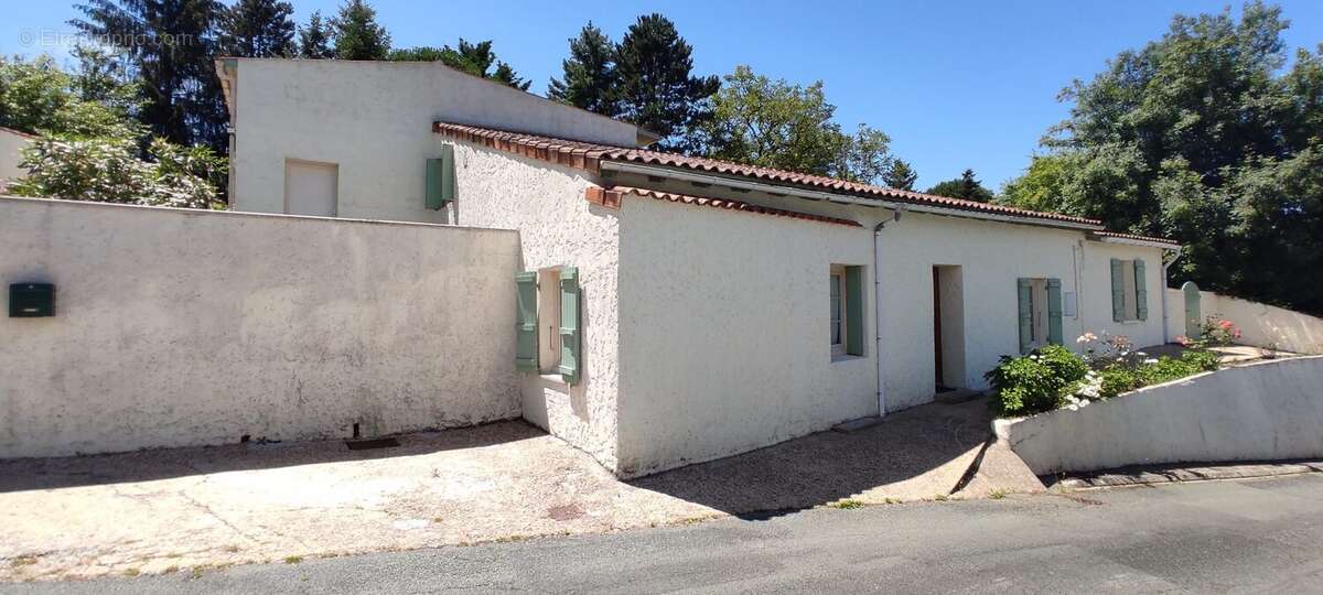 Maison à FONTCOUVERTE