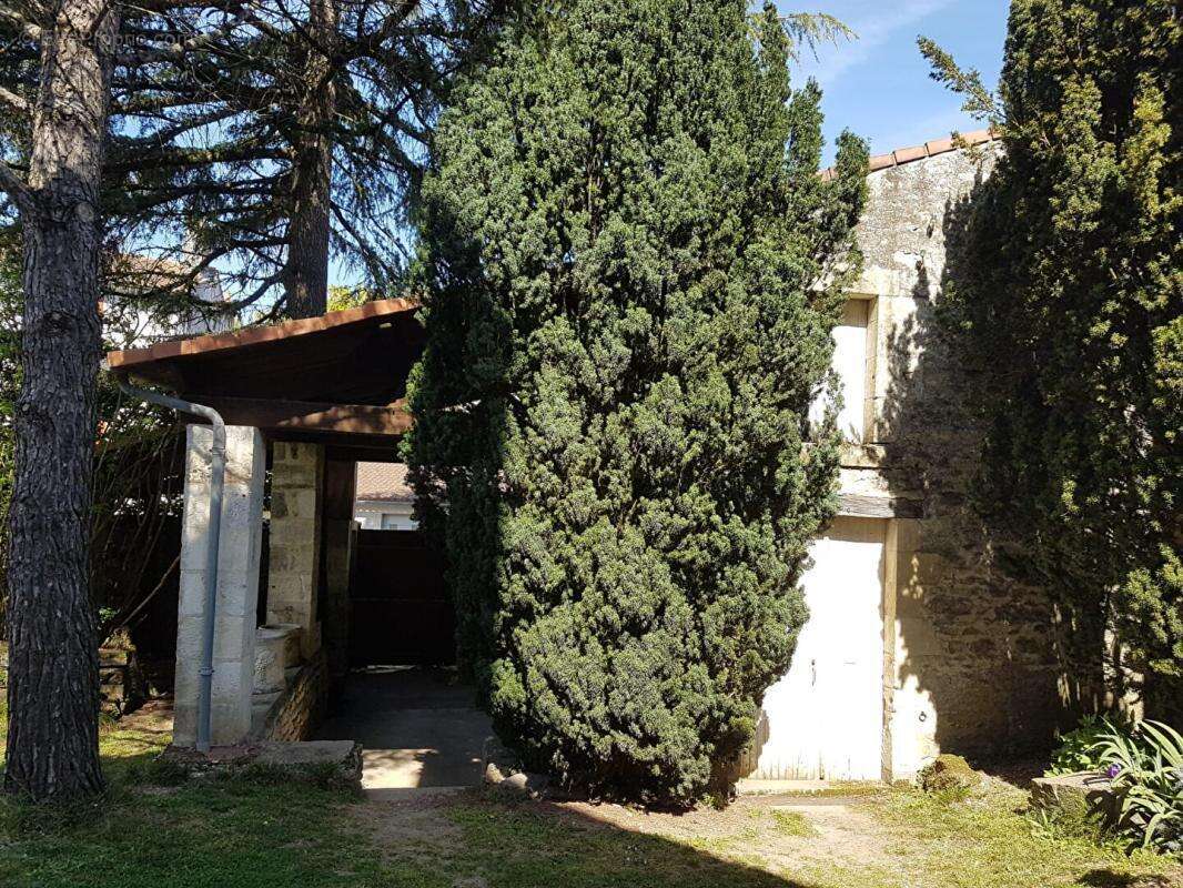 Maison à COULONGES-SUR-L'AUTIZE