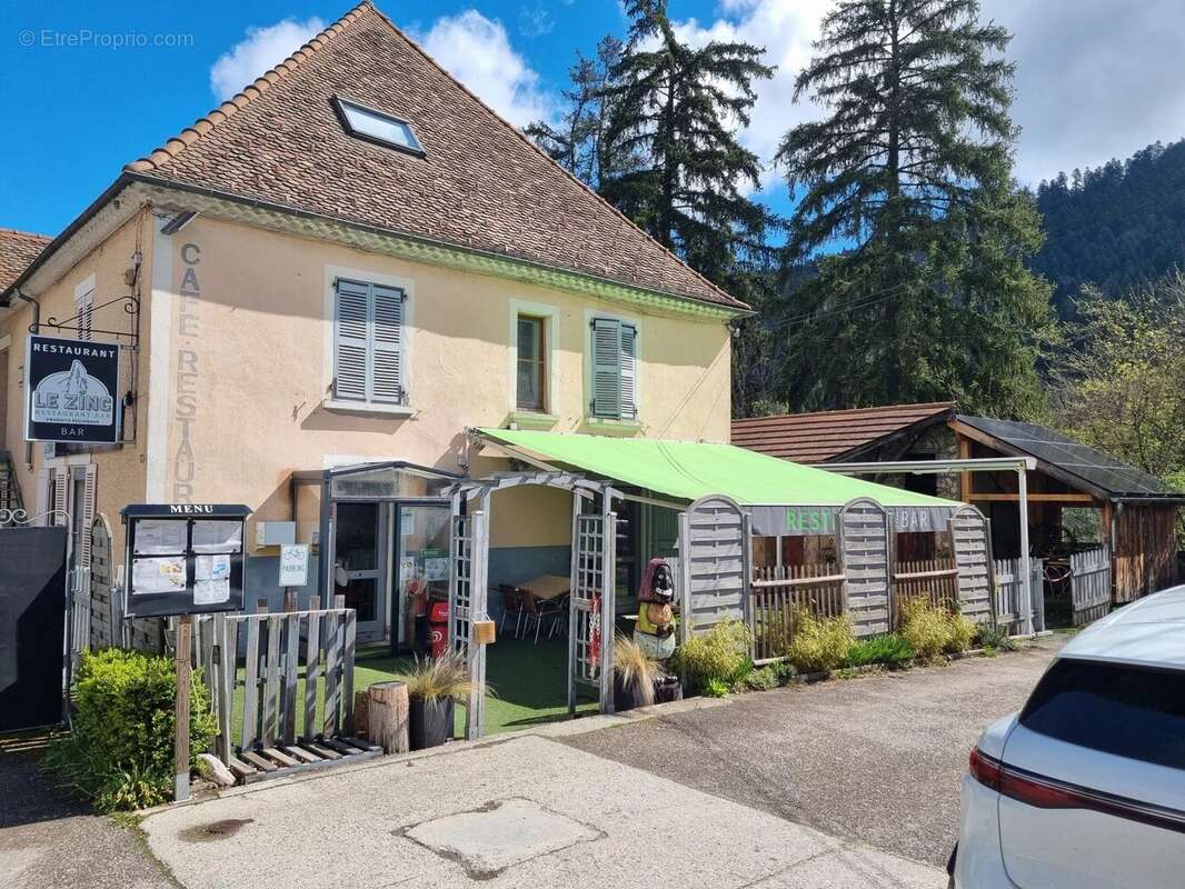 Commerce à MONESTIER-DE-CLERMONT