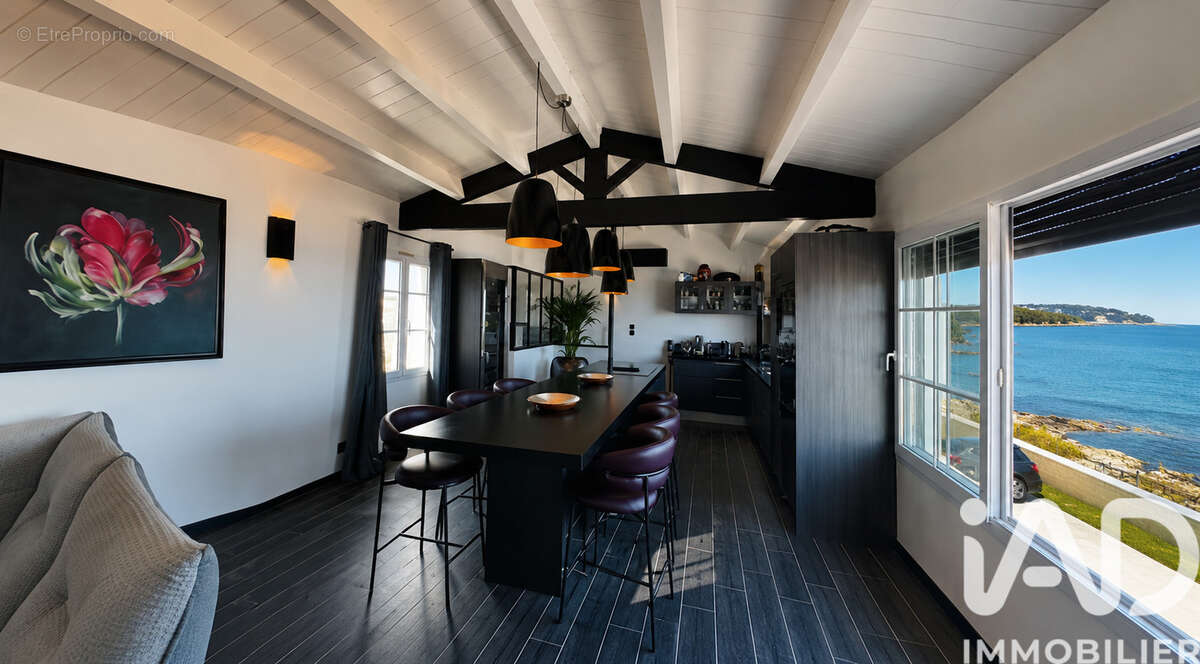 Maison 100 m² à Rivedoux-Plage  - photo 2