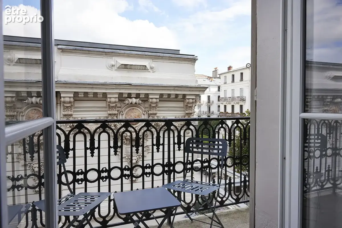 Grand Studio rénové avec cachet - balcon - hyper centre d'Aix les Bains - photo 2