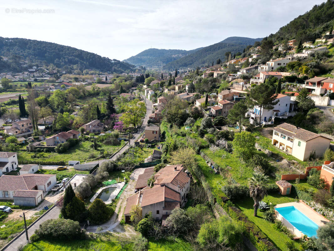 Terrain à SOLLIES-TOUCAS
