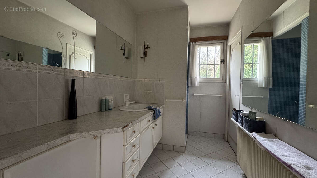 Maison à PUGNY-CHATENOD