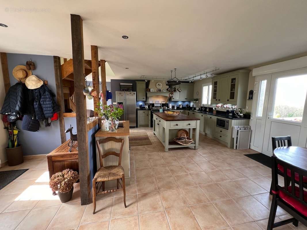 Jolie maison 6 pièces et 2500m2 au calme - photo 4
