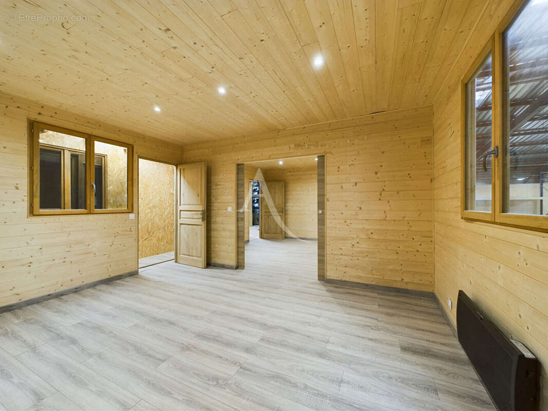 Commerce à LA BALME-DE-THUY