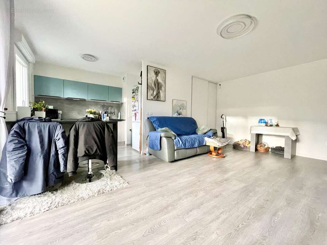 Appartement à VAUJOURS