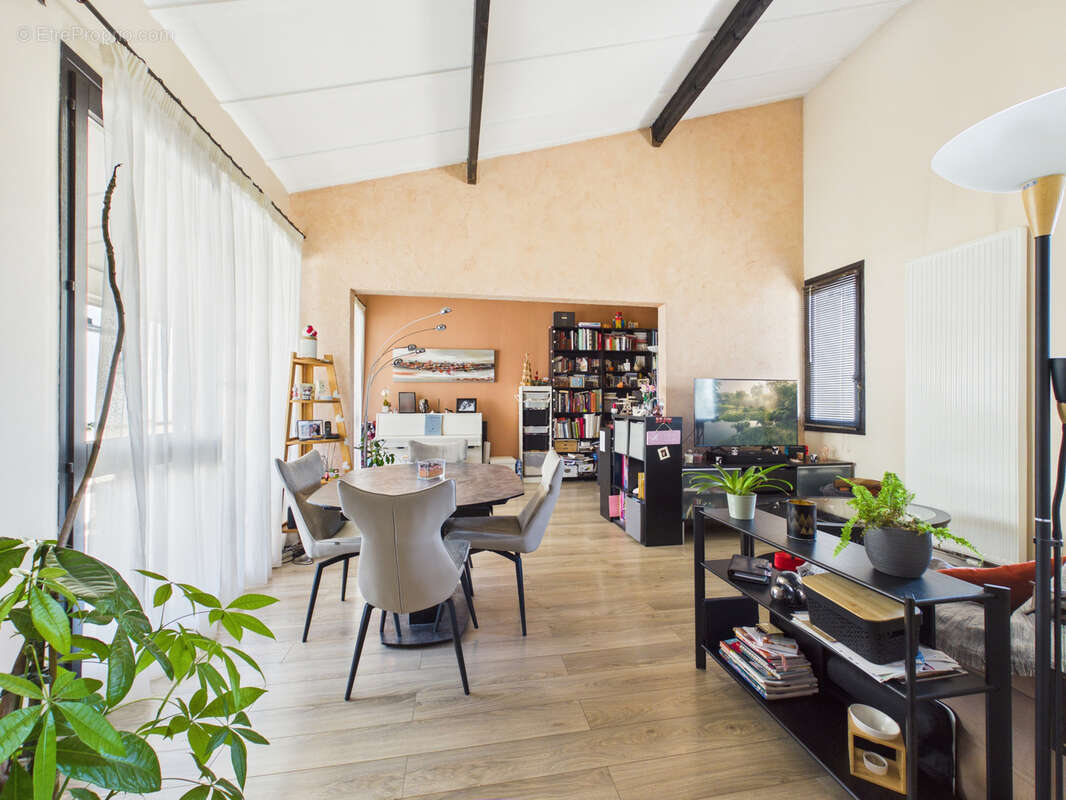 Appartement à SARTROUVILLE