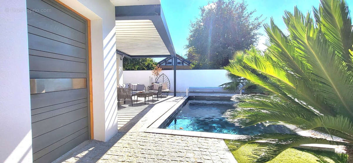 Maison à SALAISE-SUR-SANNE