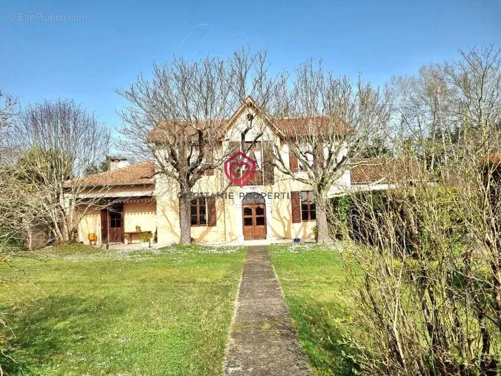 Maison à JU-BELLOC