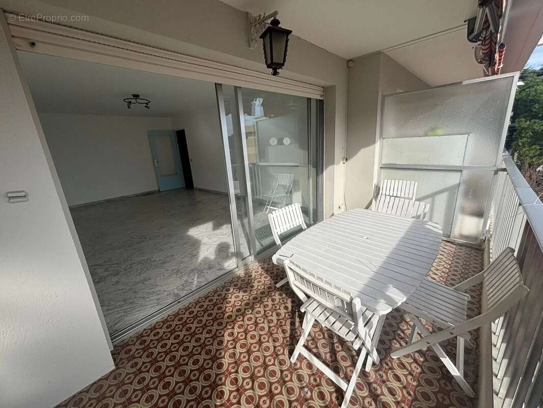 Appartement à SAINT-LAURENT-DU-VAR