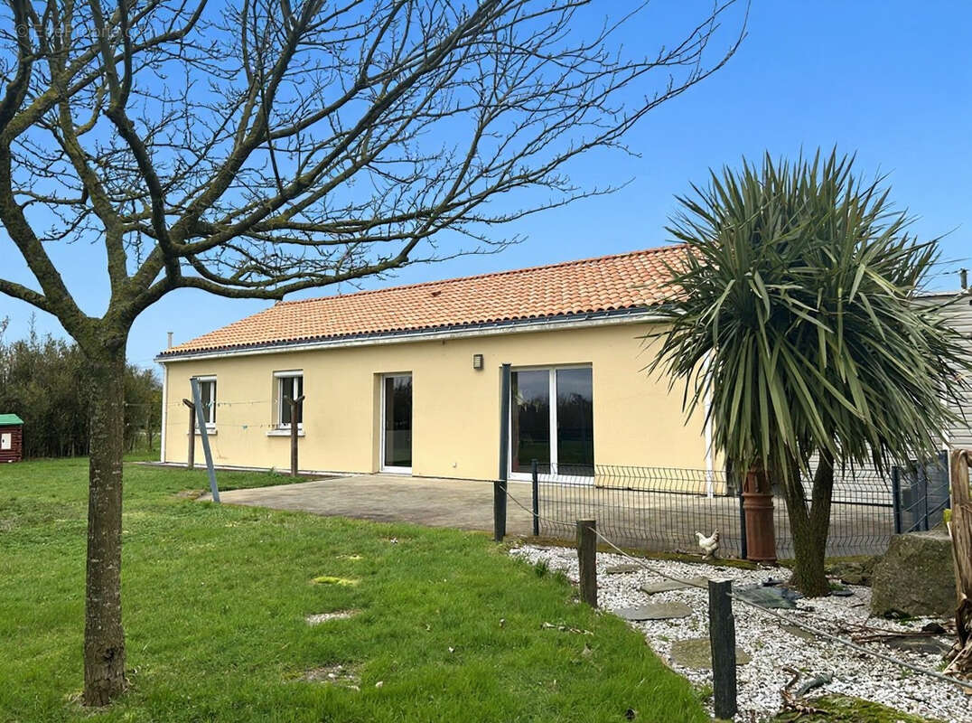Maison à LA BOISSIERE-DE-MONTAIGU