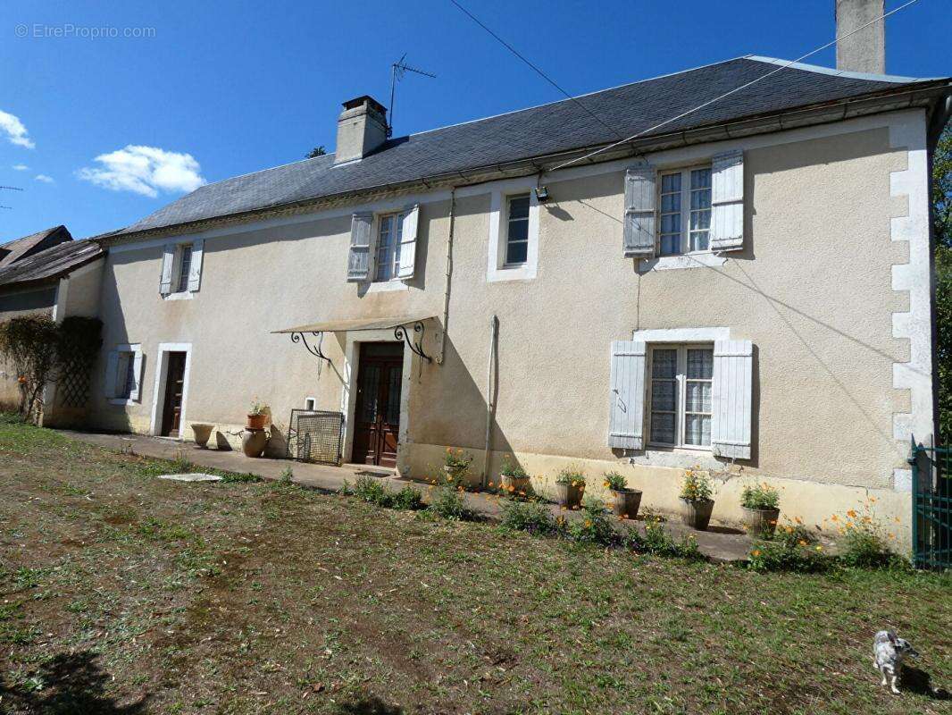 Maison 160 m2 / 4 chambres / 2 granges / terrain 3500m² environ - photo 2