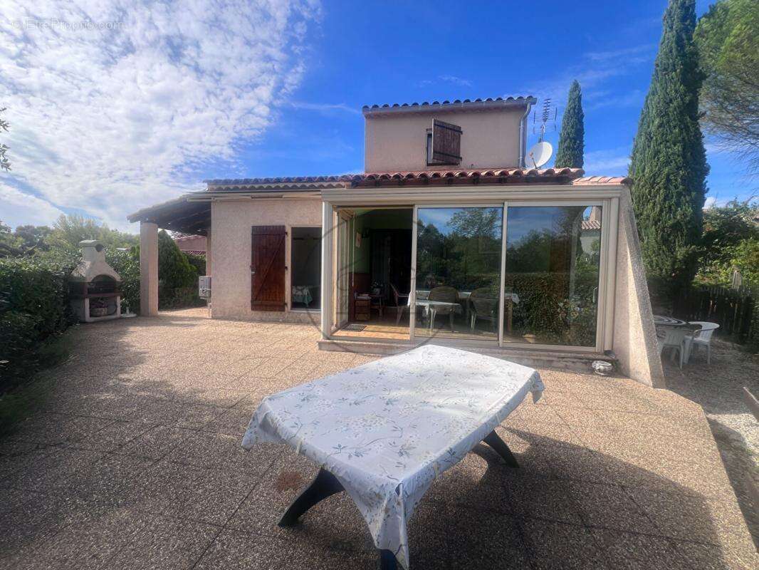 Maison à SAINT-SAUVEUR-DE-CRUZIERES