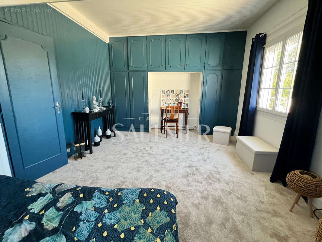 Exclusivité - Maison familiale de 126m2 avec dépendances proche du centre ville Saint-Georges-sur-Cher. - photo 13