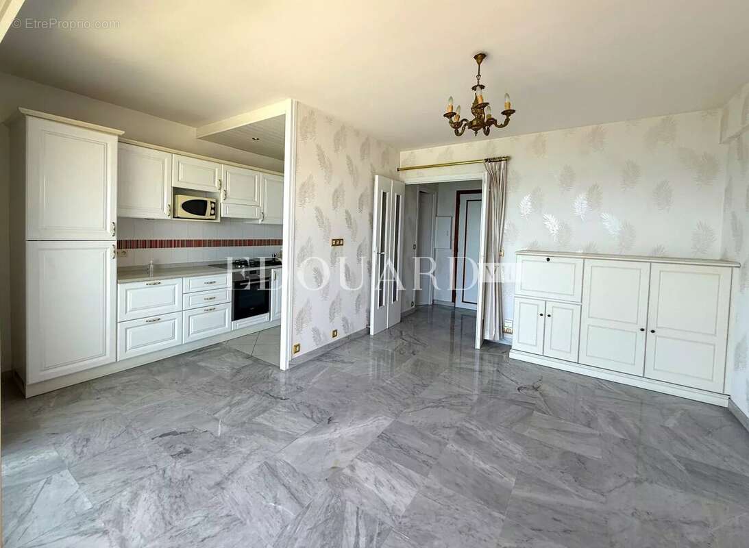 Appartement à ROQUEBRUNE-CAP-MARTIN