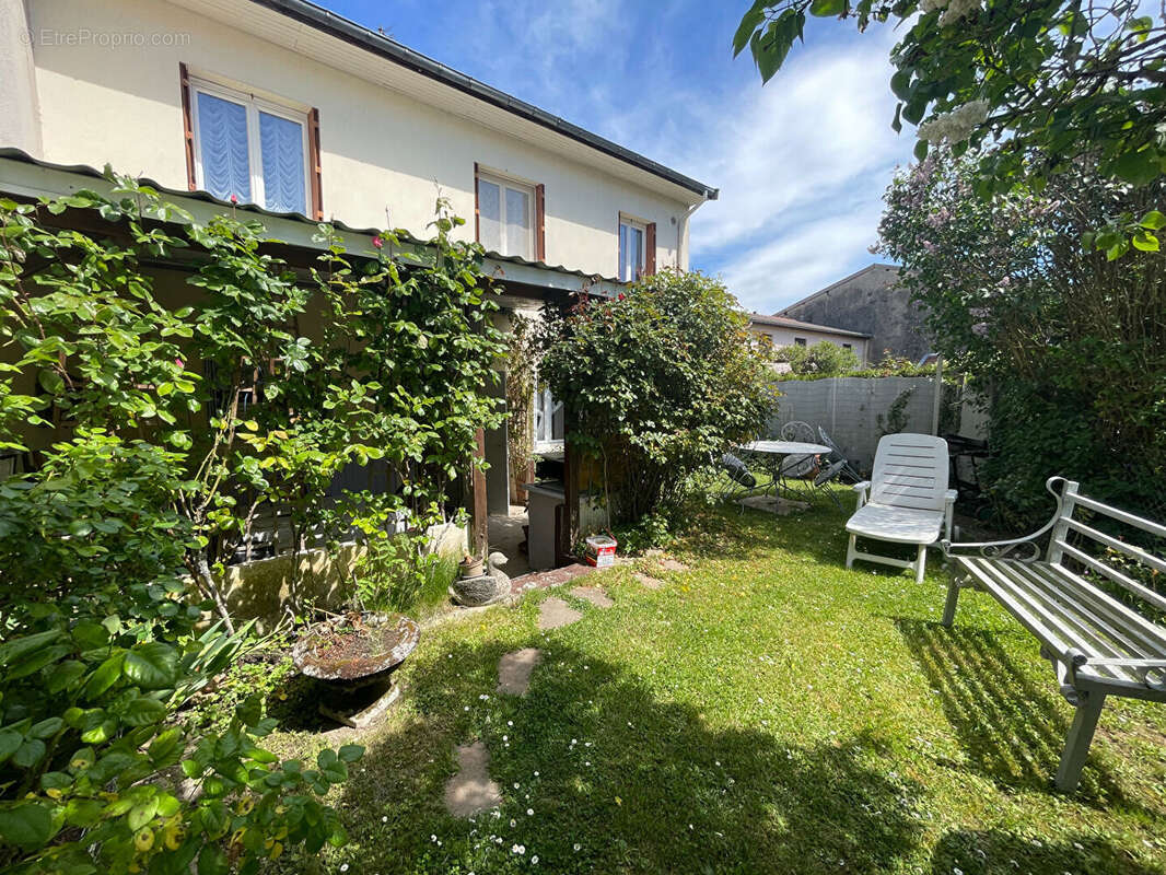 Proximité immédiate de Bar le Duc : Pavillon de type 5 avec garage et jardin clos - photo 2