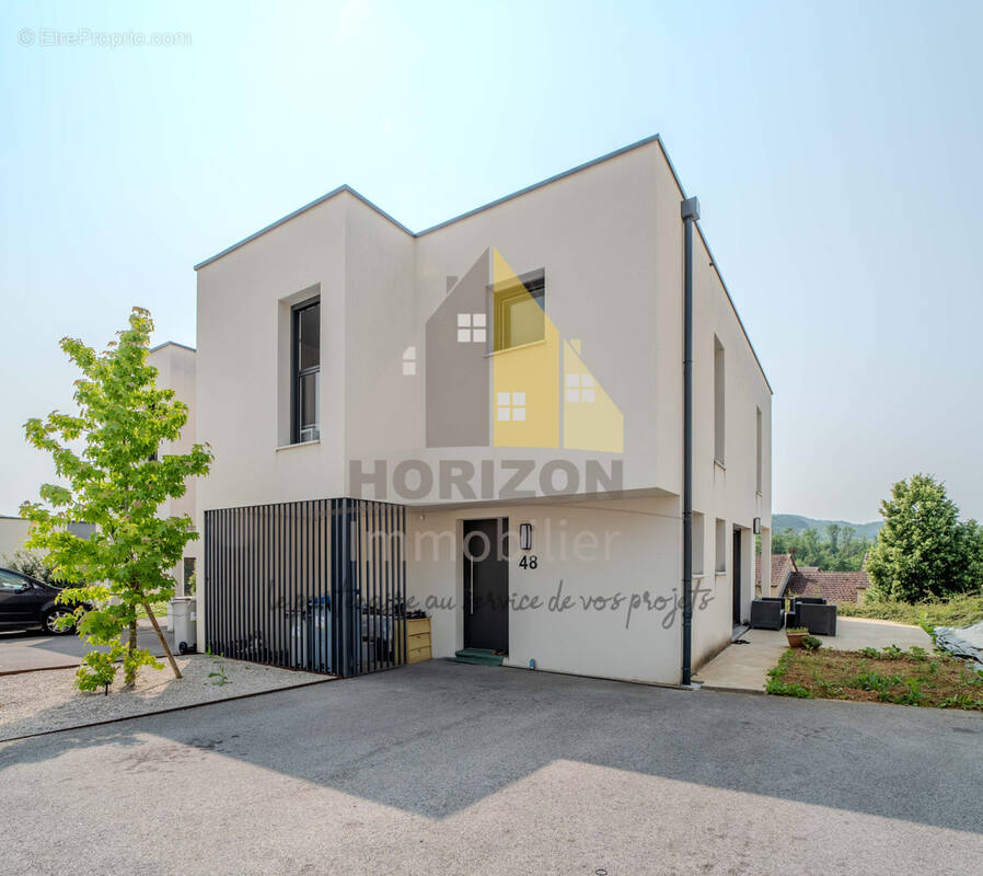 Maison à MESSIA-SUR-SORNE