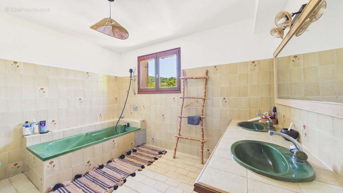 Maison d'environ 255 m² avec 2 Logements + 954 m² de terrain - photo 9