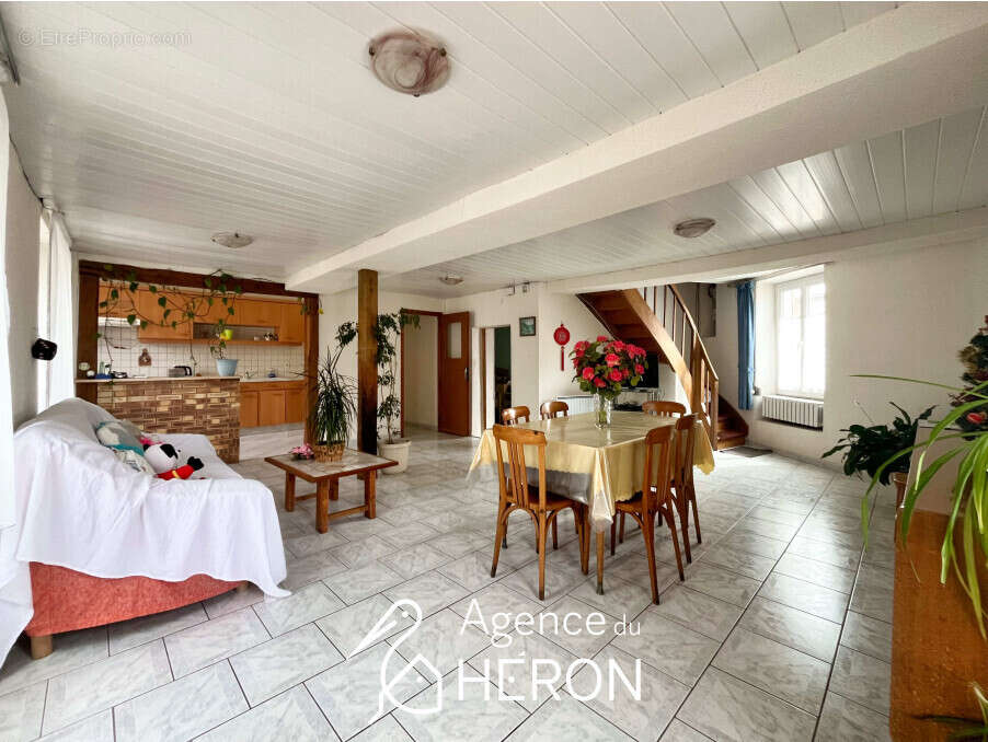 Maison à BROMEILLES