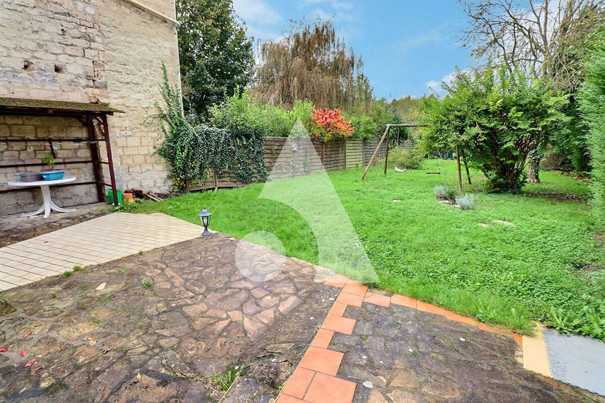 Maison à MERY-SUR-OISE