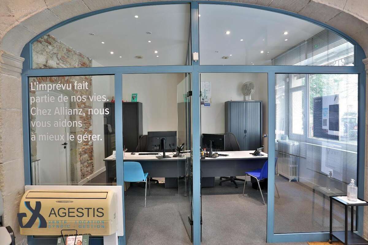   - Commerce à CASTRES