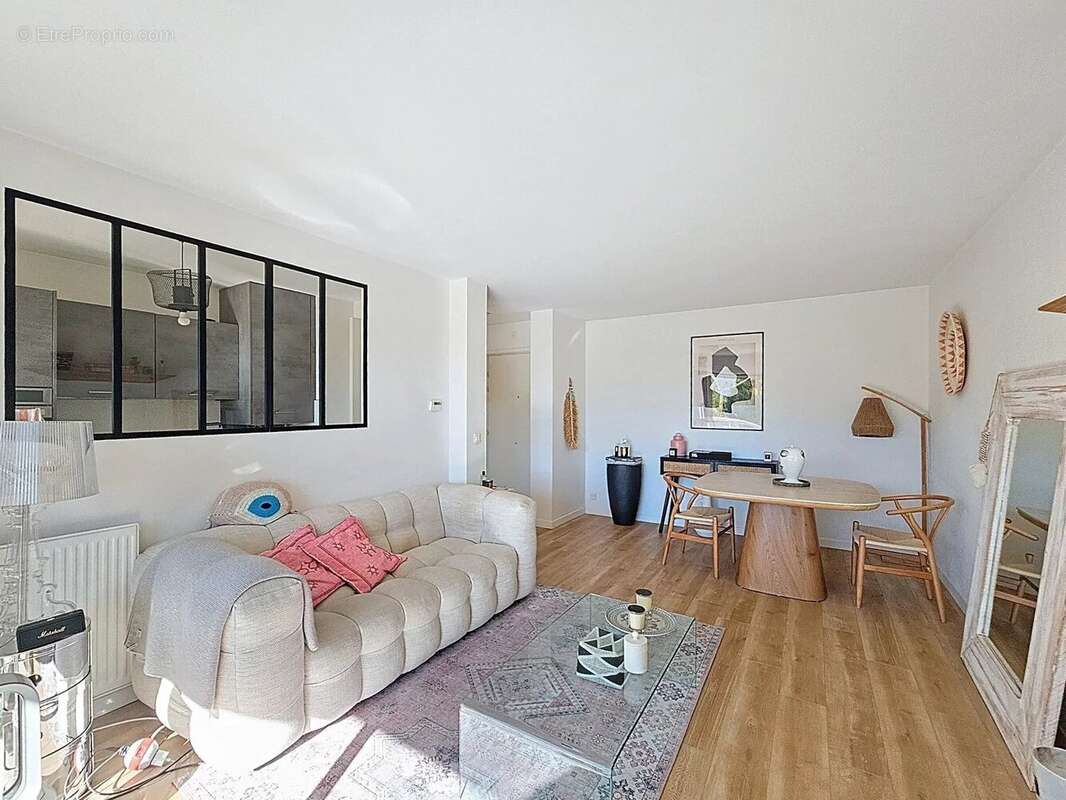 Appartement à SAINT-LAURENT-DU-VAR