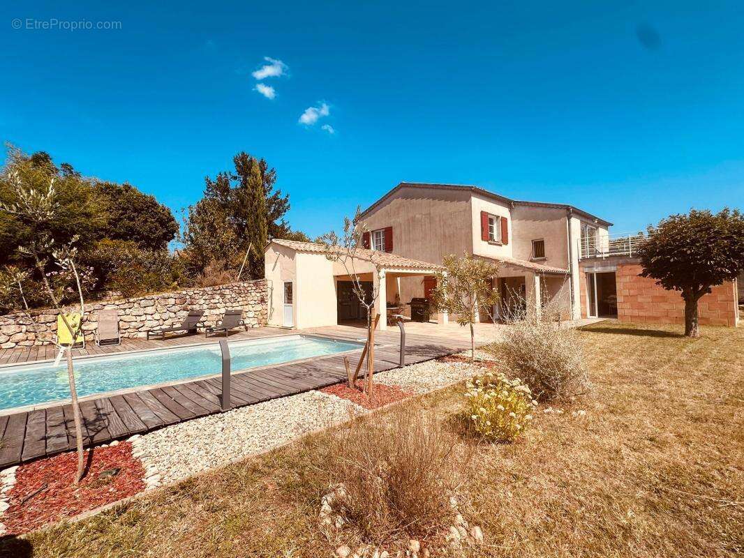 Maison à SAINT-GENEST-DE-BEAUZON