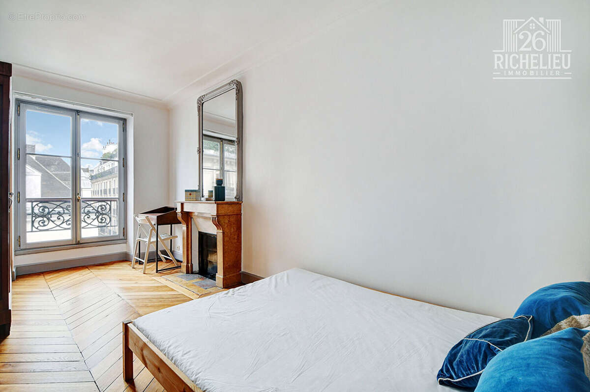 Appartement à PARIS-1E