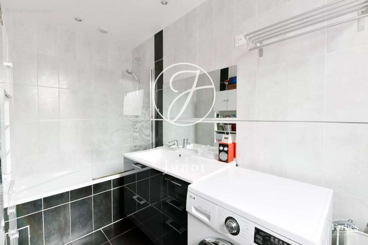 Viroflay - "VILLAGE" - Appartement en bon état - 105 m² - charme Art Déco - 3 chambres - DPE D - photo 14