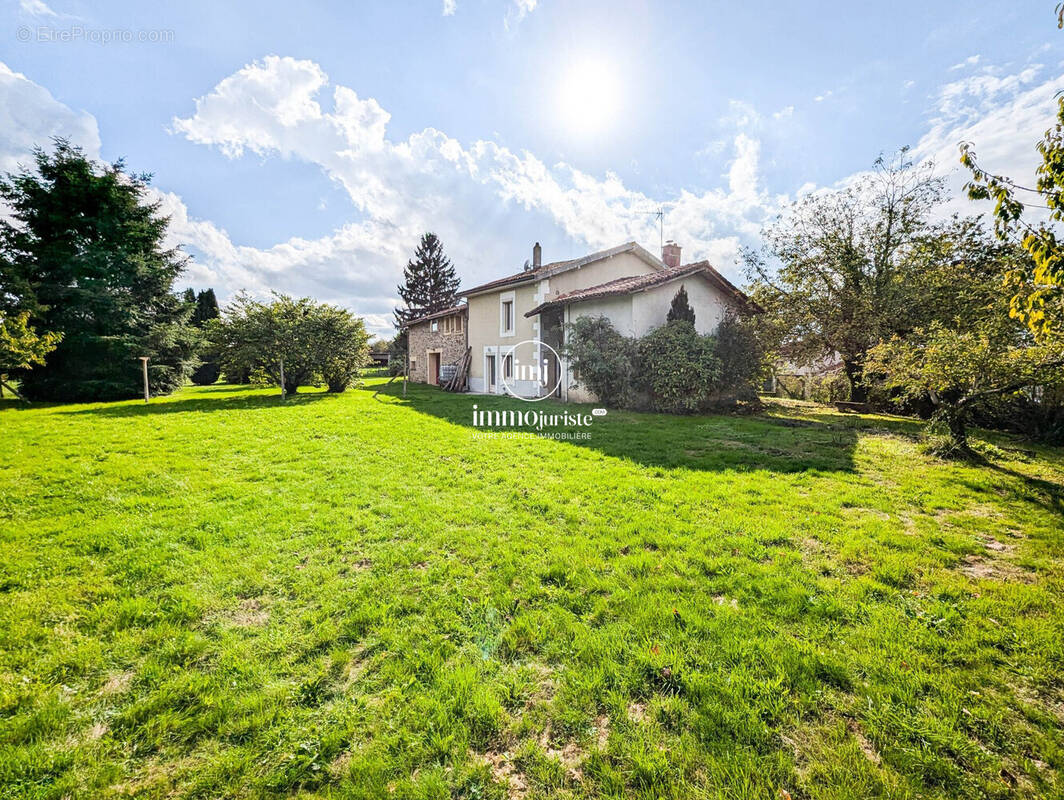 Maison à CHAILLAC-SUR-VIENNE