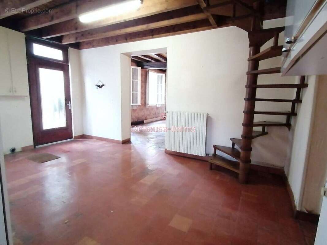 Maison à LES ARTIGUES-DE-LUSSAC