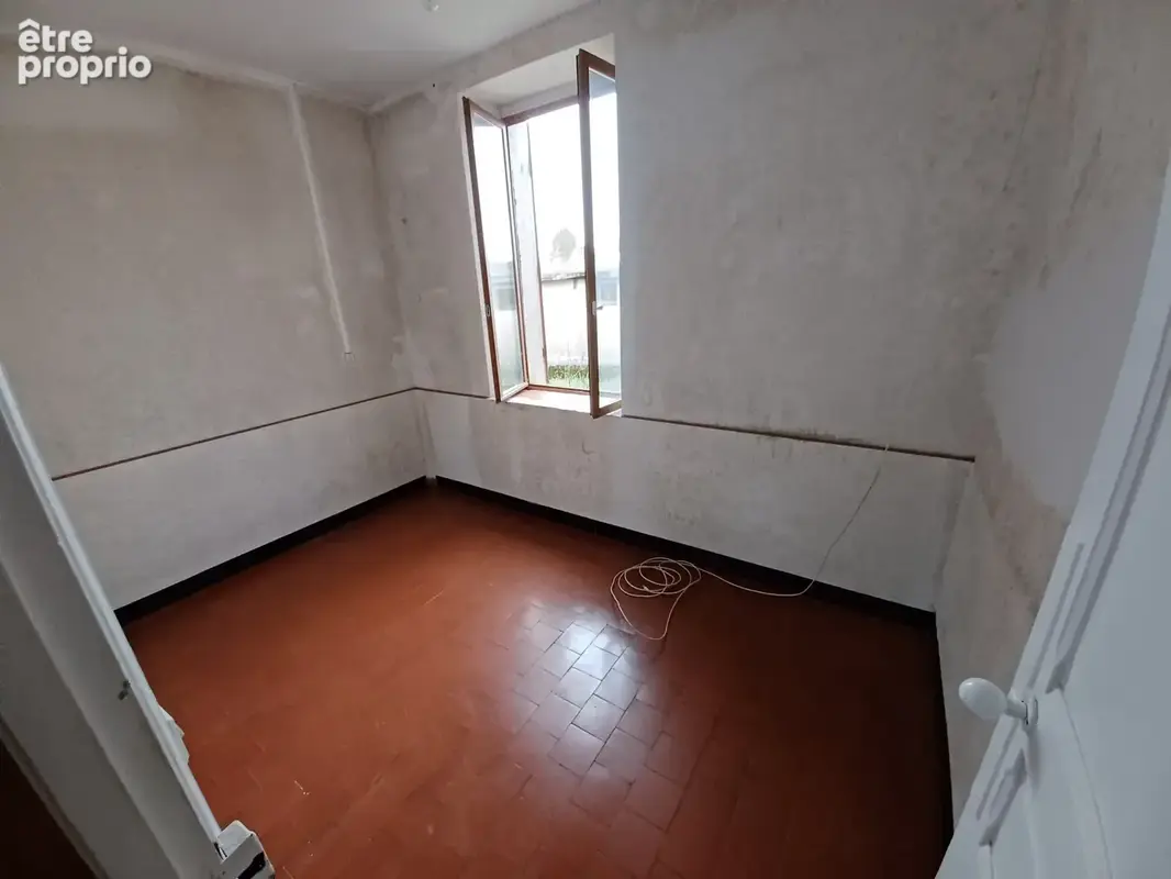 Maison ancienne indépendante, à rénover avec terrain et garage - photo 12